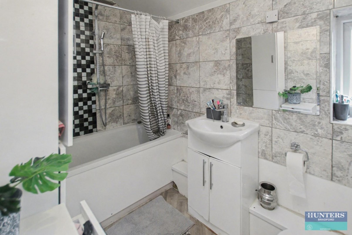 Wrigley Avenue Bradford, BD4 6BB