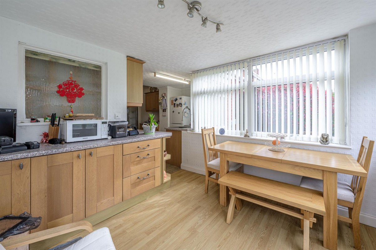 Sandhurst Avenue, Stourbridge, DY9 0XQ