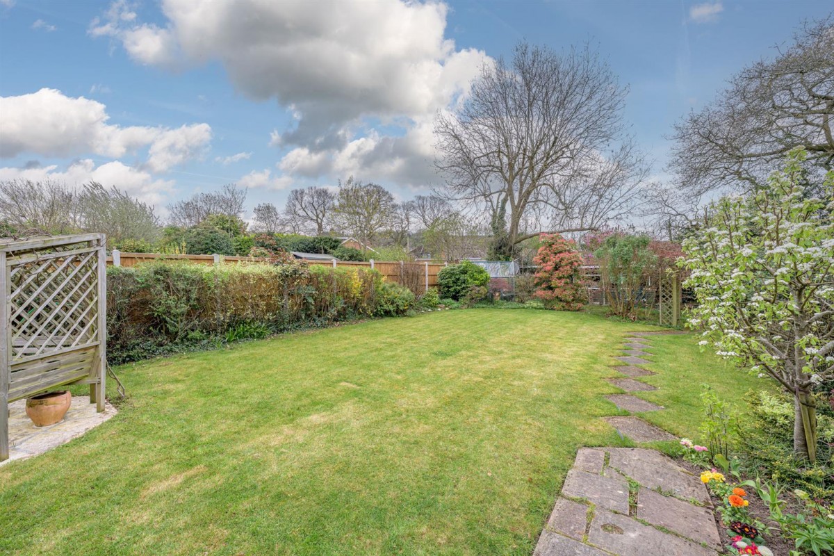 Sandhurst Avenue, Stourbridge, DY9 0XQ