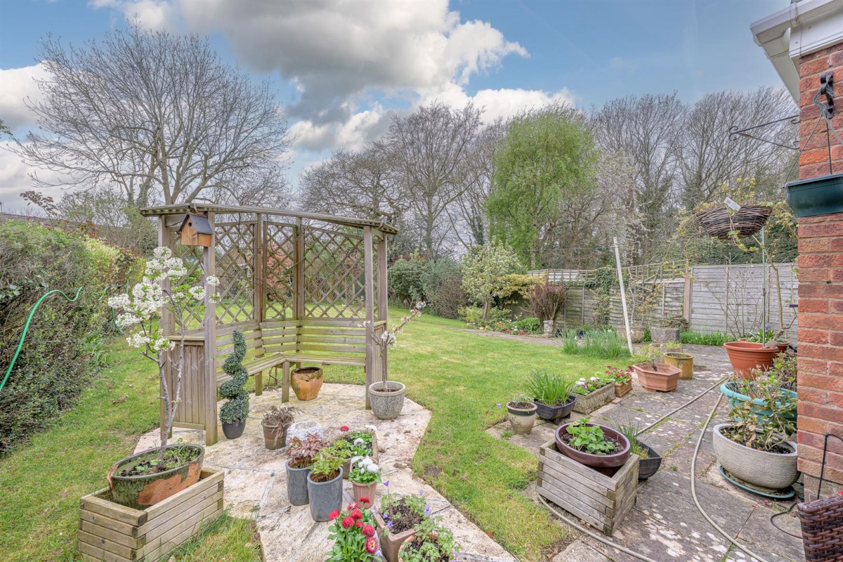 Sandhurst Avenue, Stourbridge, DY9 0XQ