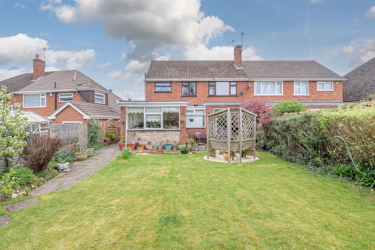 Sandhurst Avenue, Stourbridge, DY9 0XQ