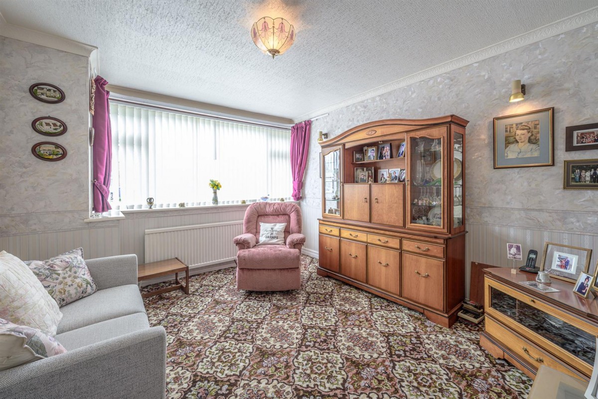 Sandhurst Avenue, Stourbridge, DY9 0XQ