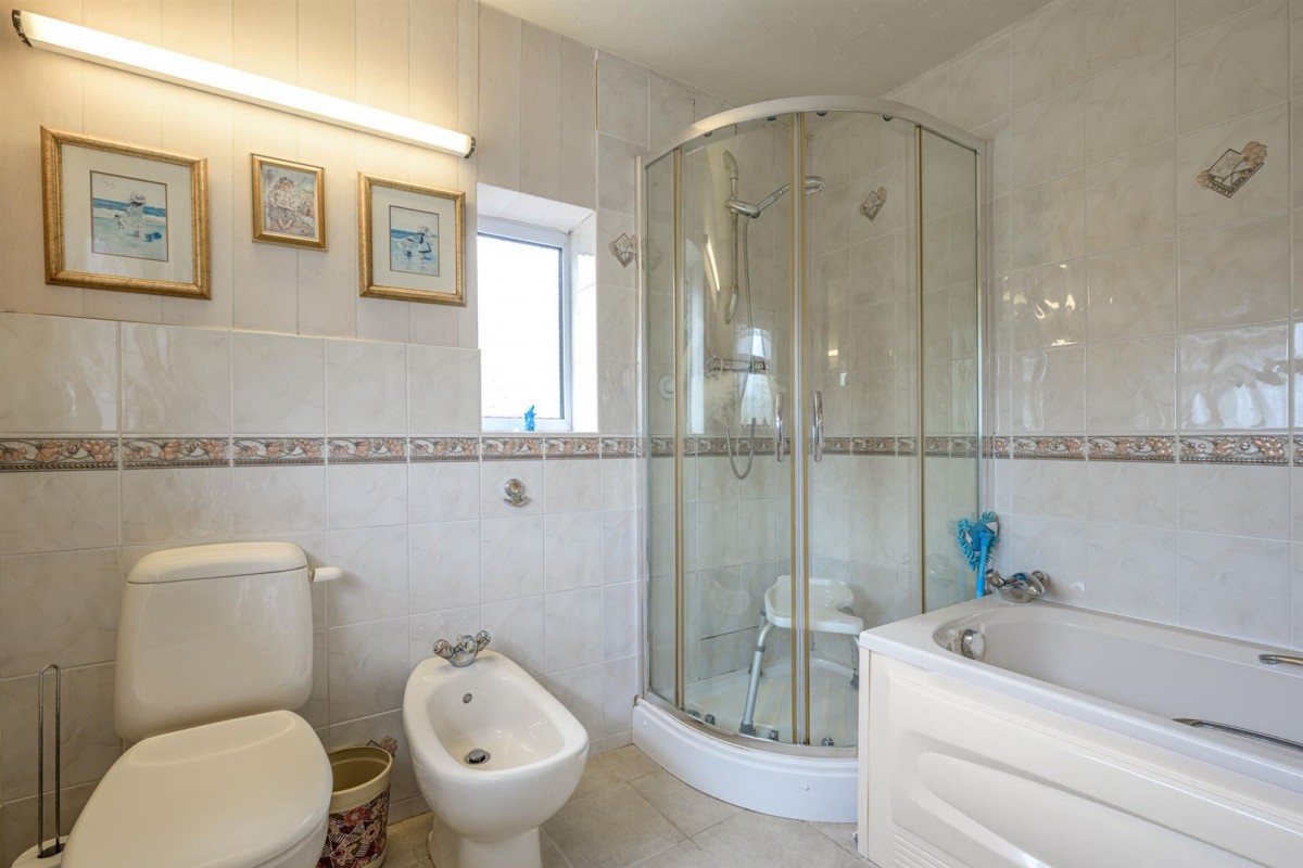 Sandhurst Avenue, Stourbridge, DY9 0XQ