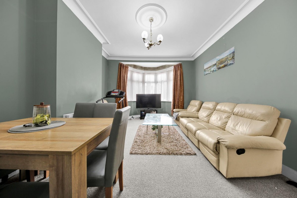 Whalebone Lane North, Chadwell Heath, RM6