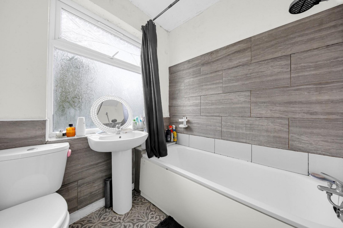 Whalebone Lane North, Chadwell Heath, RM6