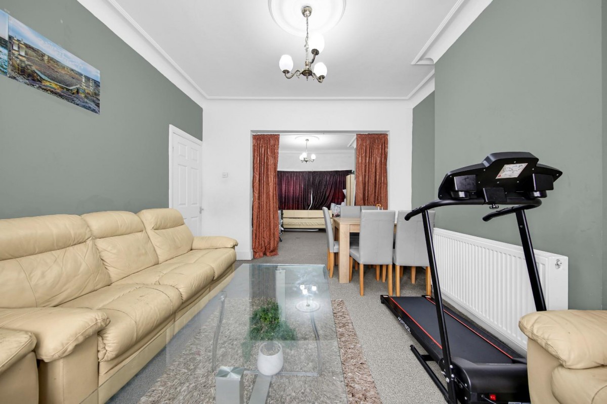 Whalebone Lane North, Chadwell Heath, RM6