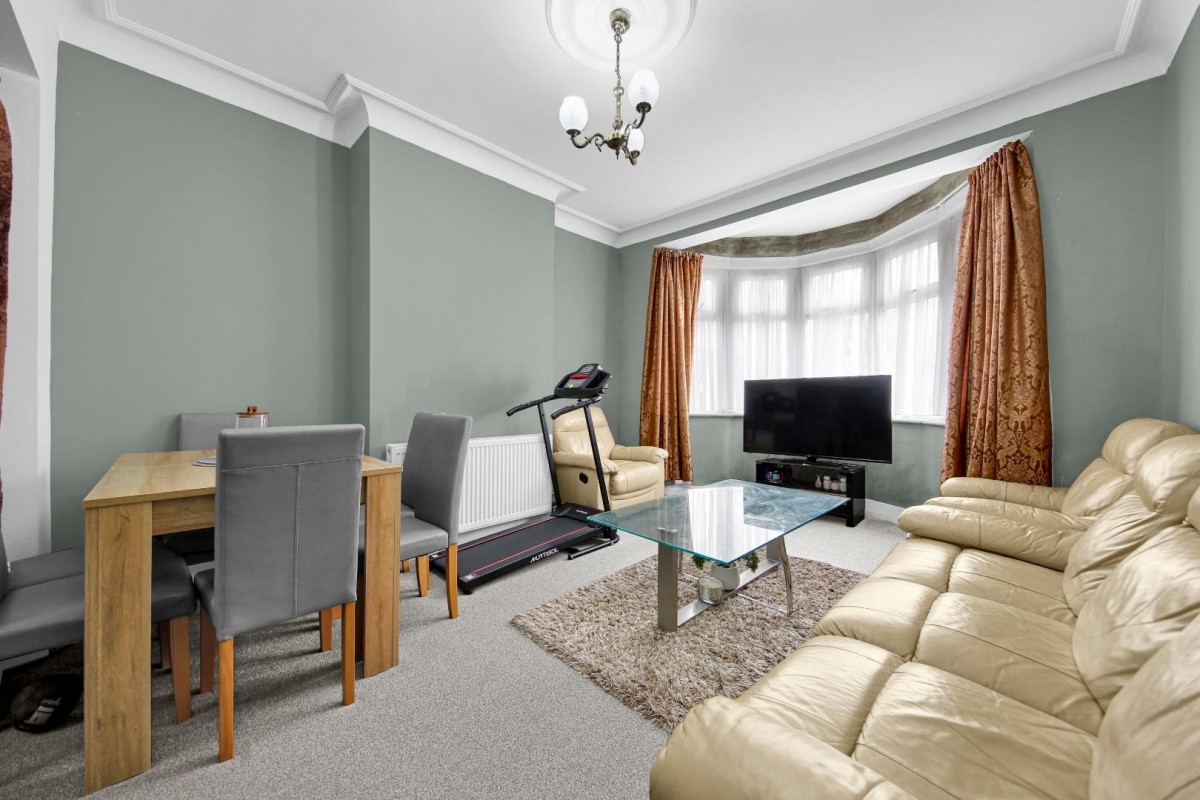 Whalebone Lane North, Chadwell Heath, RM6