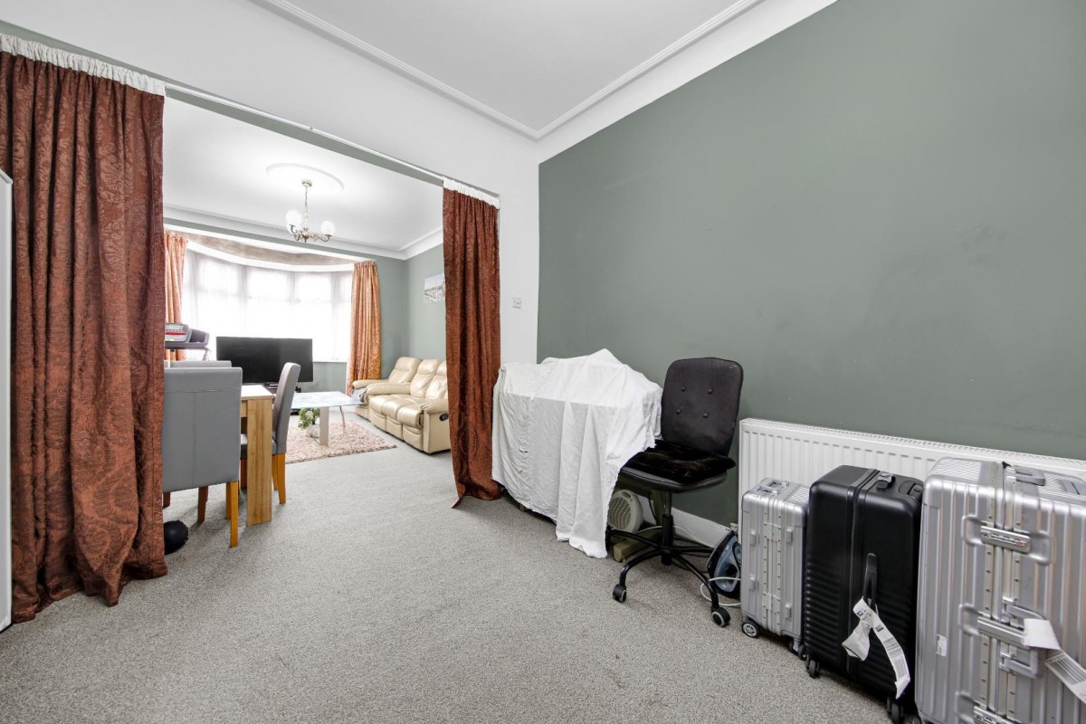 Whalebone Lane North, Chadwell Heath, RM6