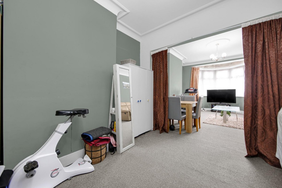 Whalebone Lane North, Chadwell Heath, RM6