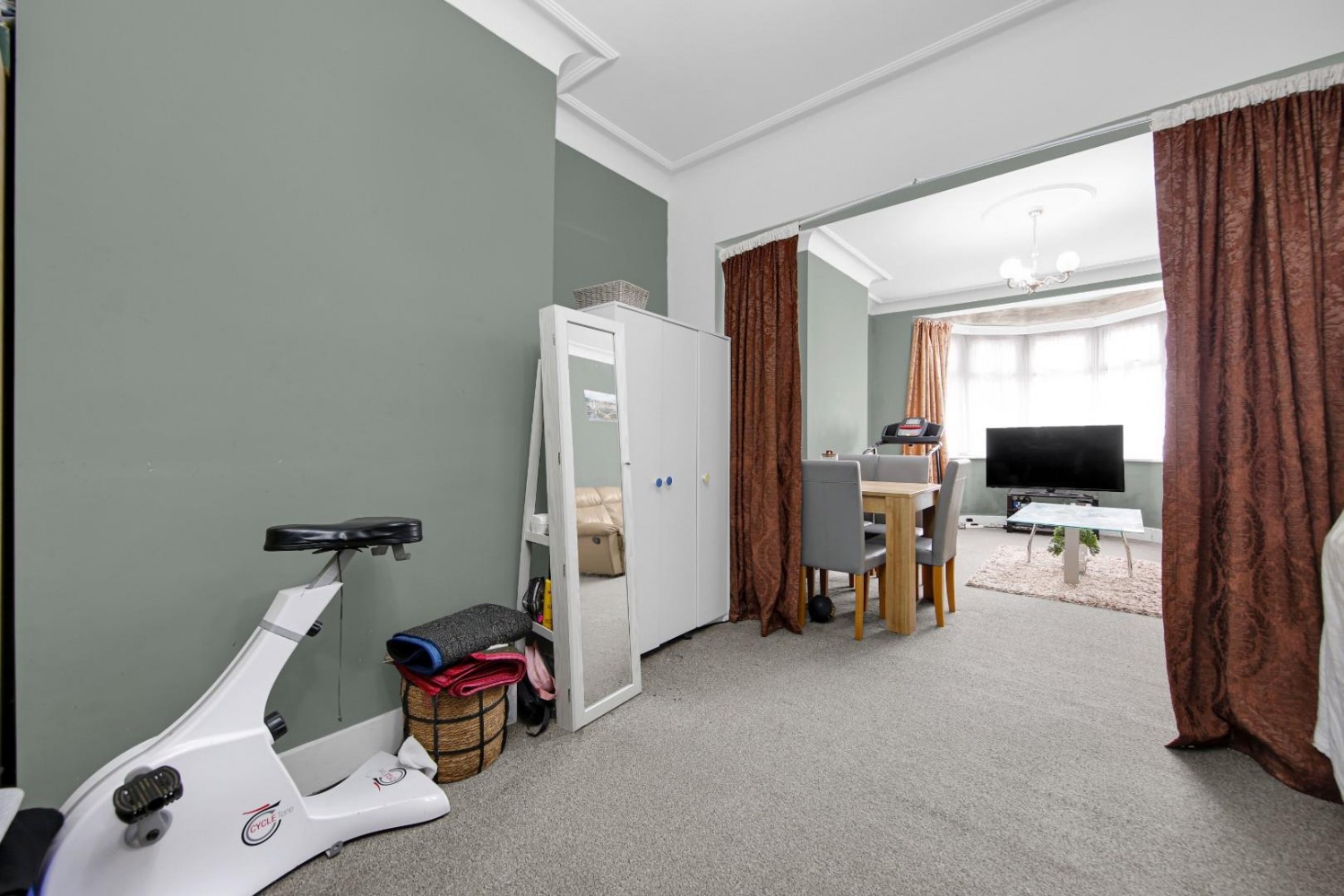 Whalebone Lane North, Chadwell Heath, RM6