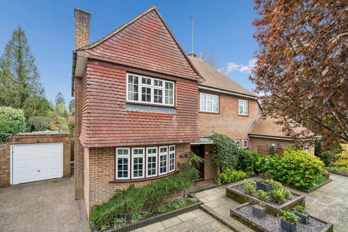 The Leys, Chesham Bois, Amersham, Buckinghamshire, HP6 5NP