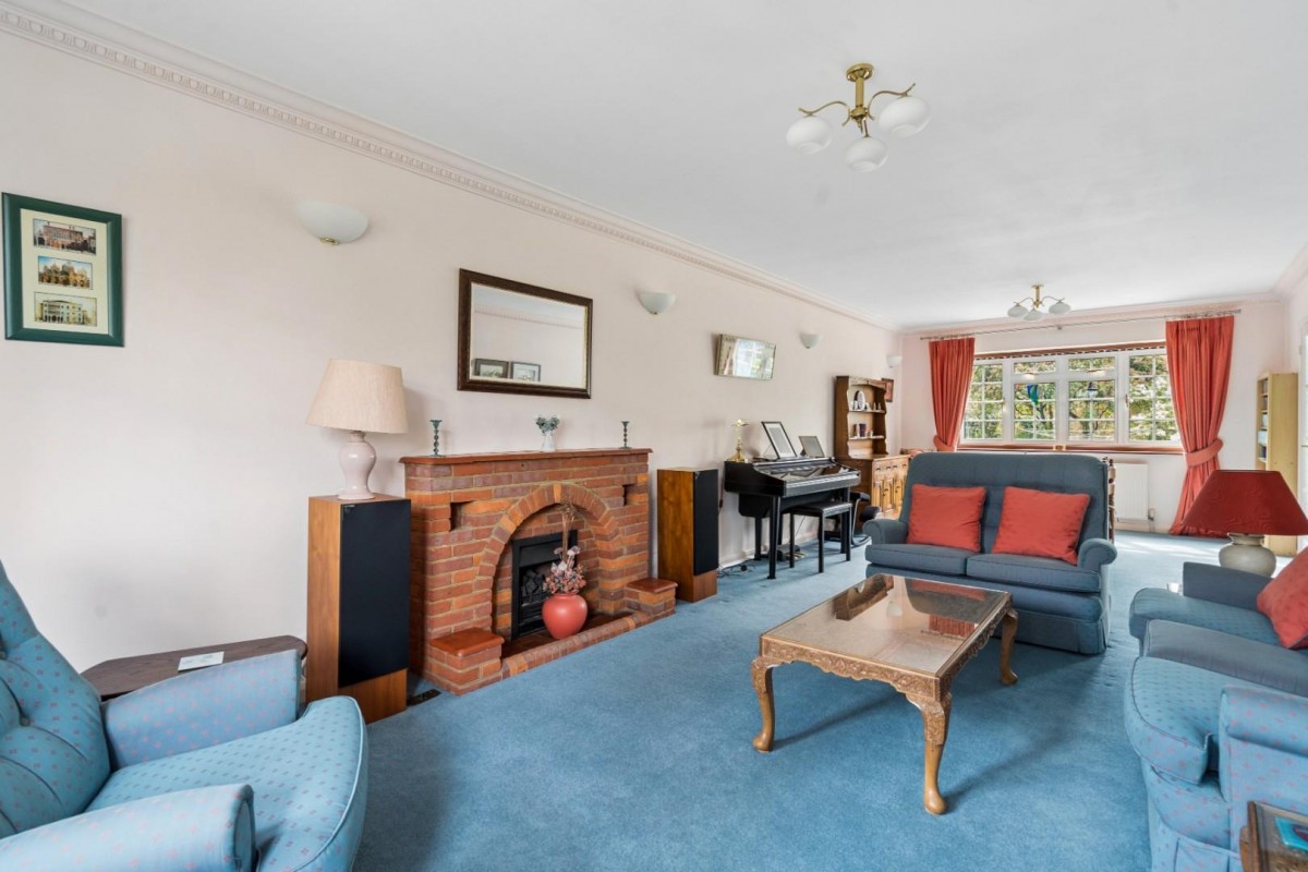 The Leys, Chesham Bois, Amersham, Buckinghamshire, HP6 5NP