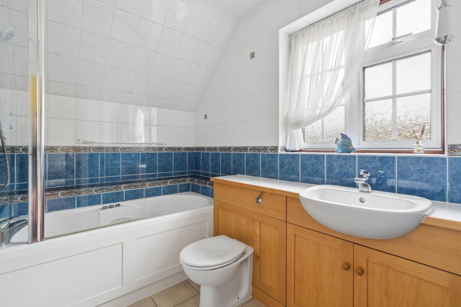 The Leys, Chesham Bois, Amersham, Buckinghamshire, HP6 5NP