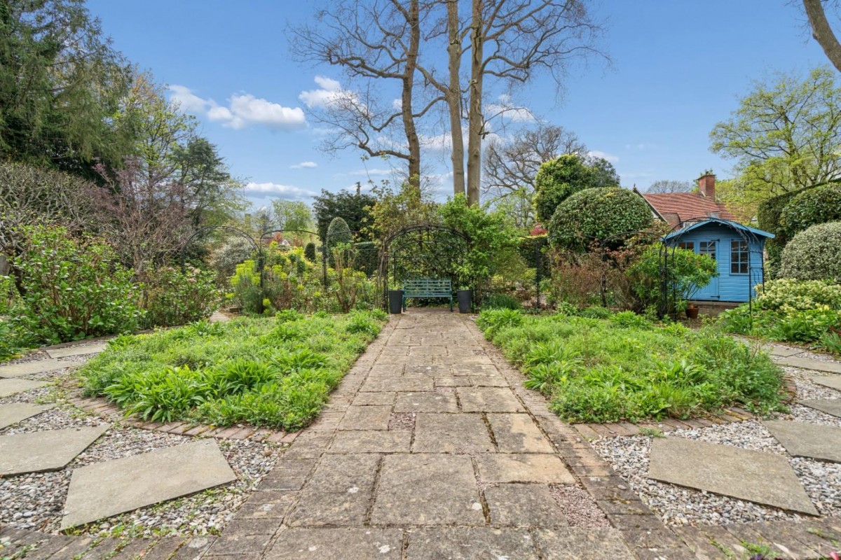 The Leys, Chesham Bois, Amersham, Buckinghamshire, HP6 5NP