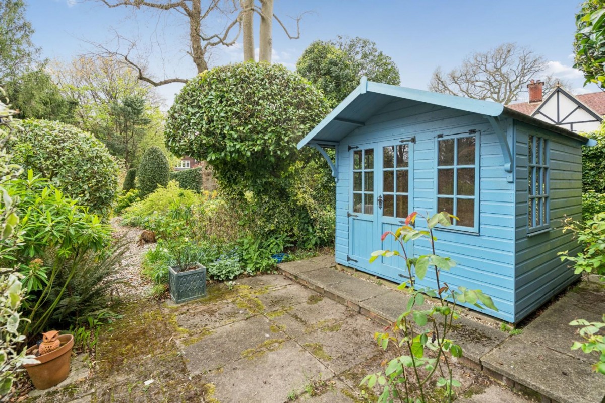 The Leys, Chesham Bois, Amersham, Buckinghamshire, HP6 5NP