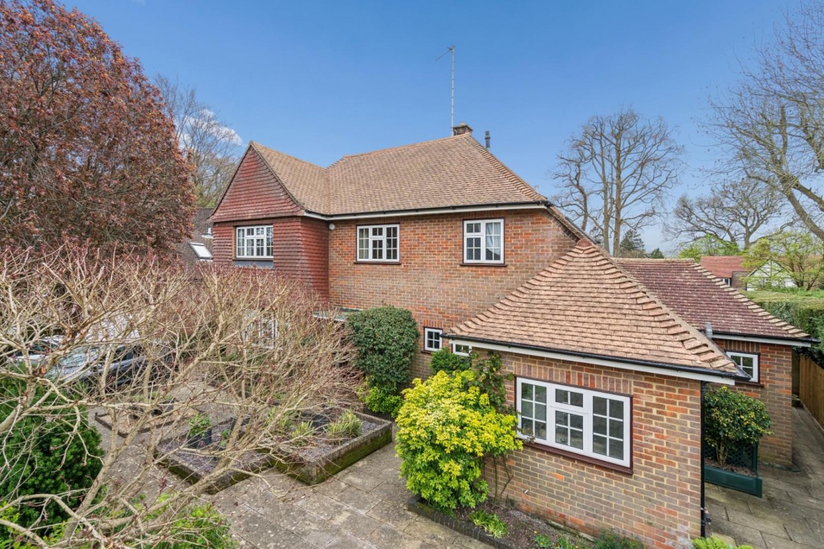 The Leys, Chesham Bois, Amersham, Buckinghamshire, HP6 5NP