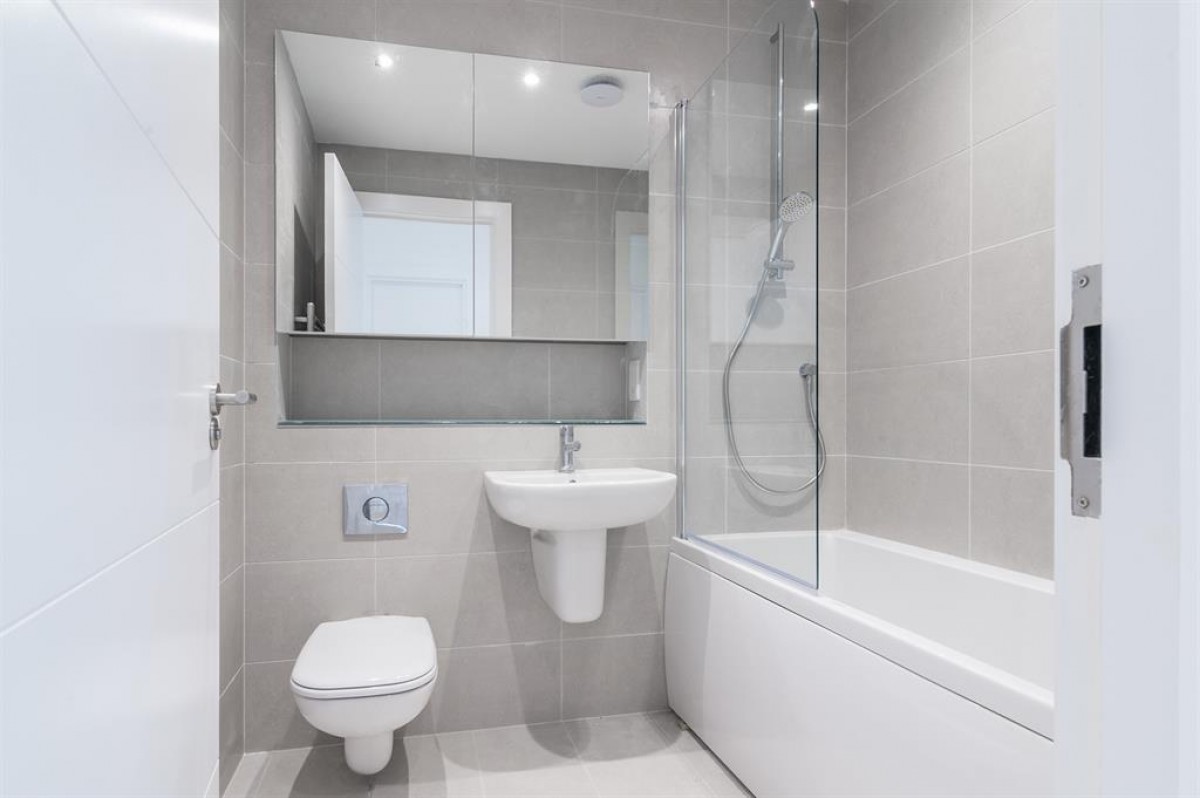 Seven Sisters Road, London, N4