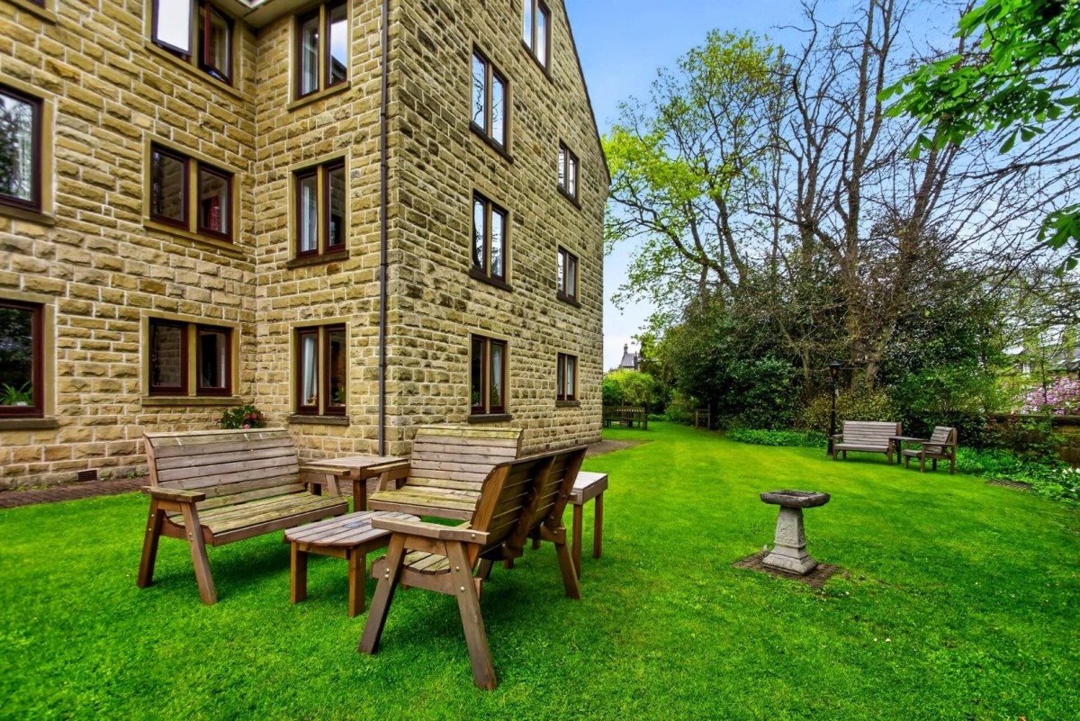 Oak Tree Lodge, Harlow Manor Park