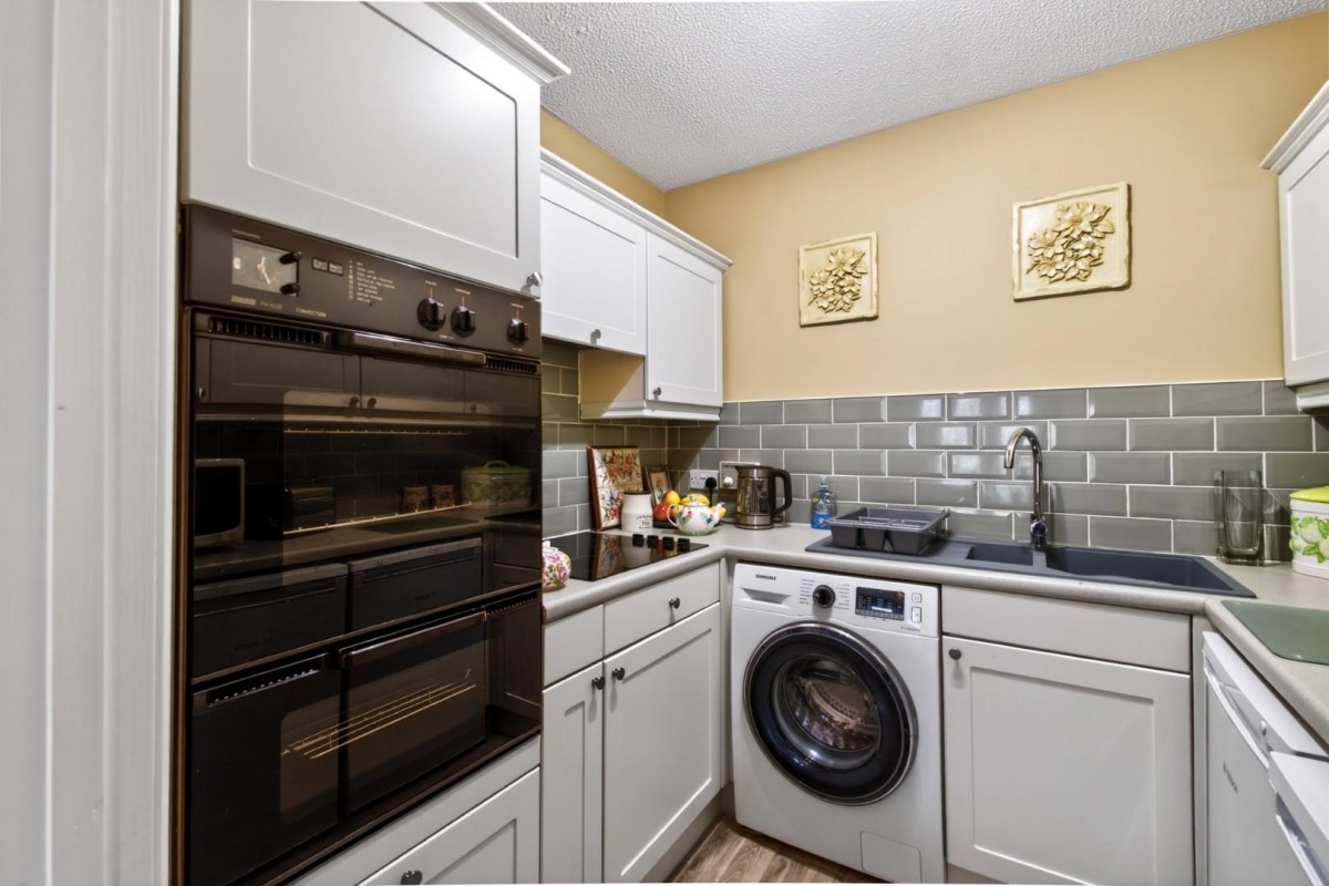 Oak Tree Lodge, Harlow Manor Park