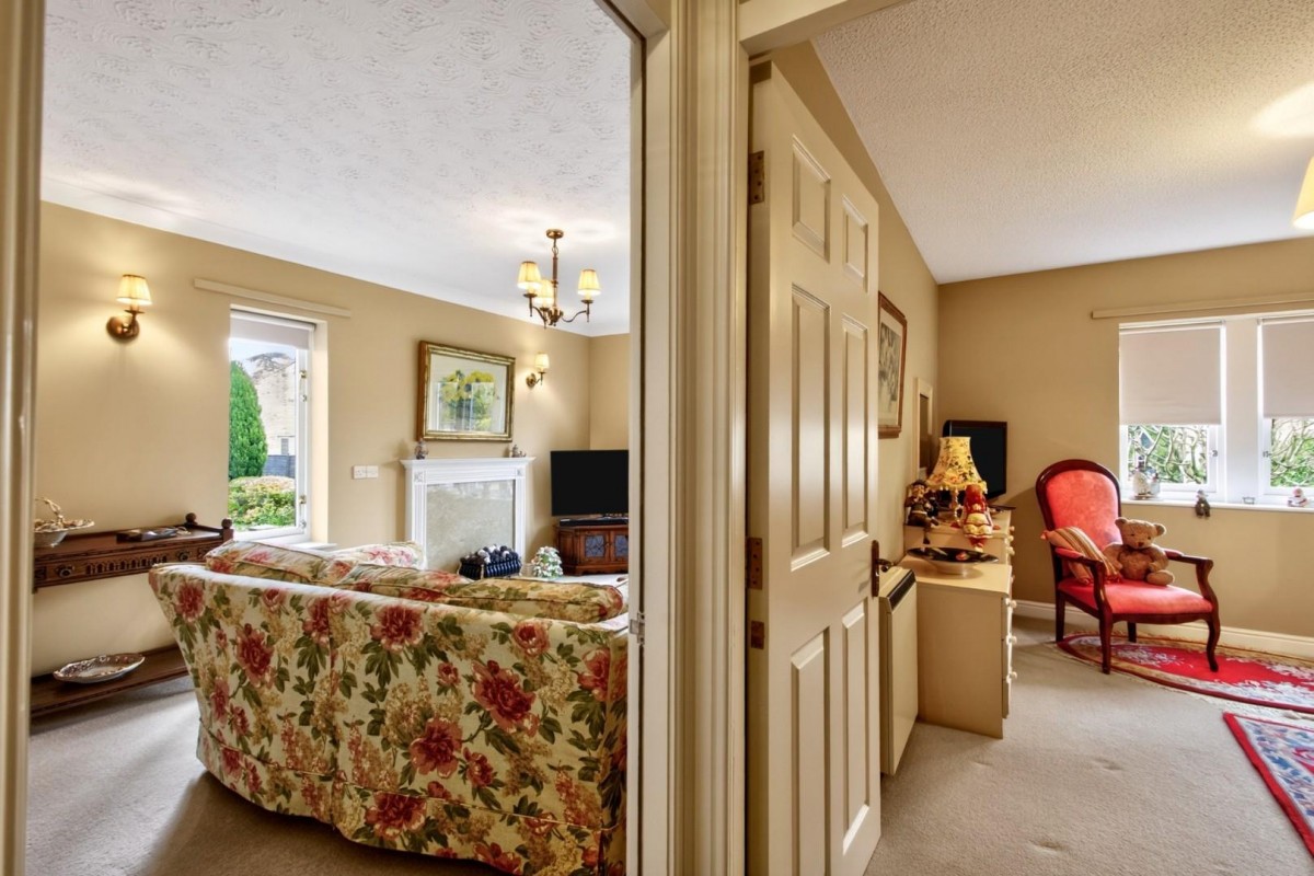 Oak Tree Lodge, Harlow Manor Park