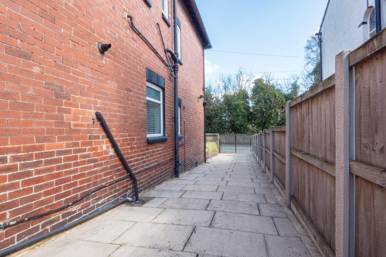 4 bedroom House for sale in Armley Ridge Road , Armley, Leeds, LS12 2QT