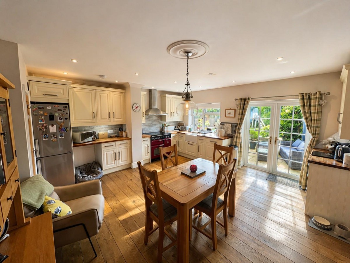 Woodend Lane , Cam, GL11 5LR