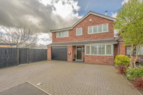 Honeytree Close, Kingswinford, DY6 8NY