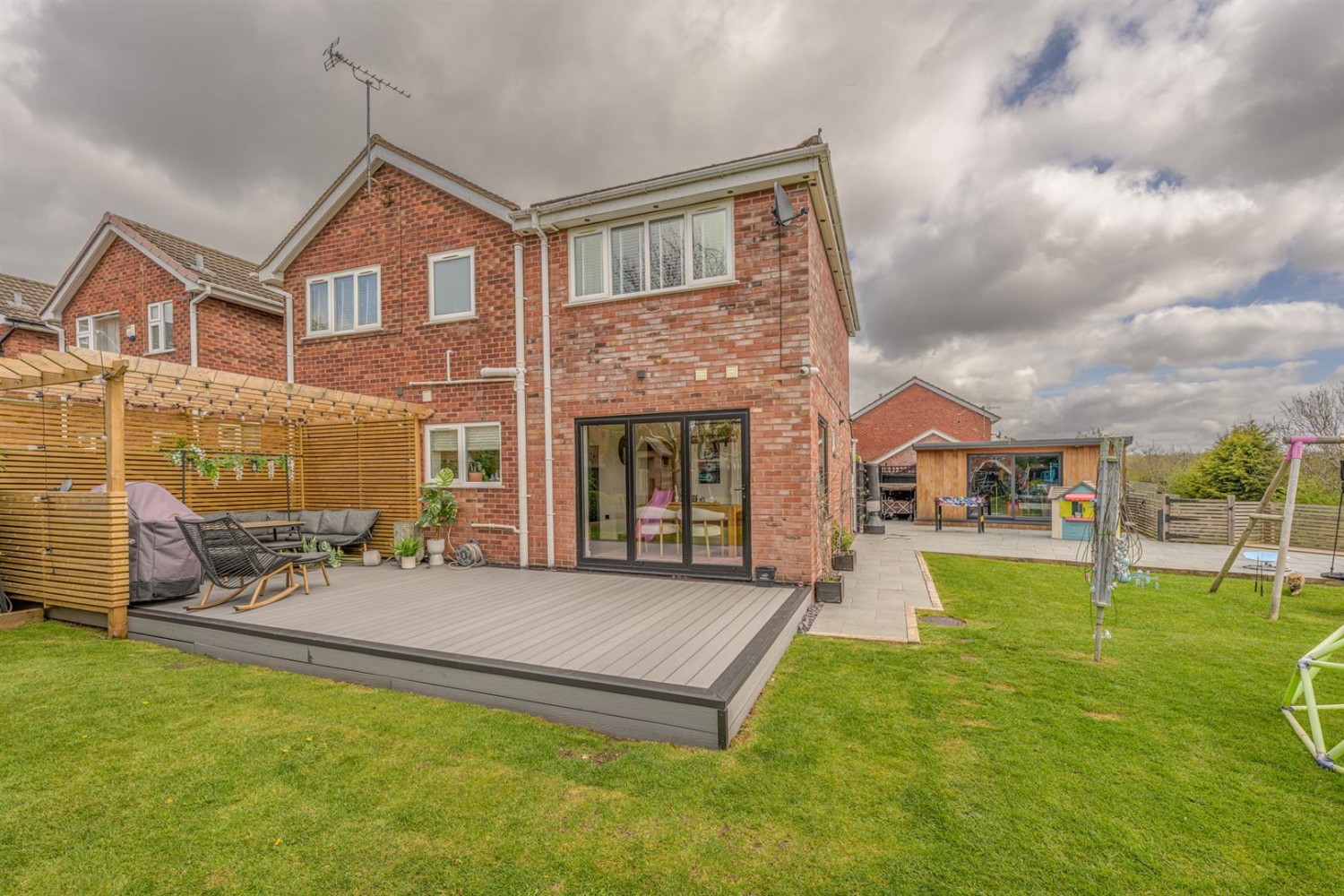 Honeytree Close, Kingswinford, DY6 8NY