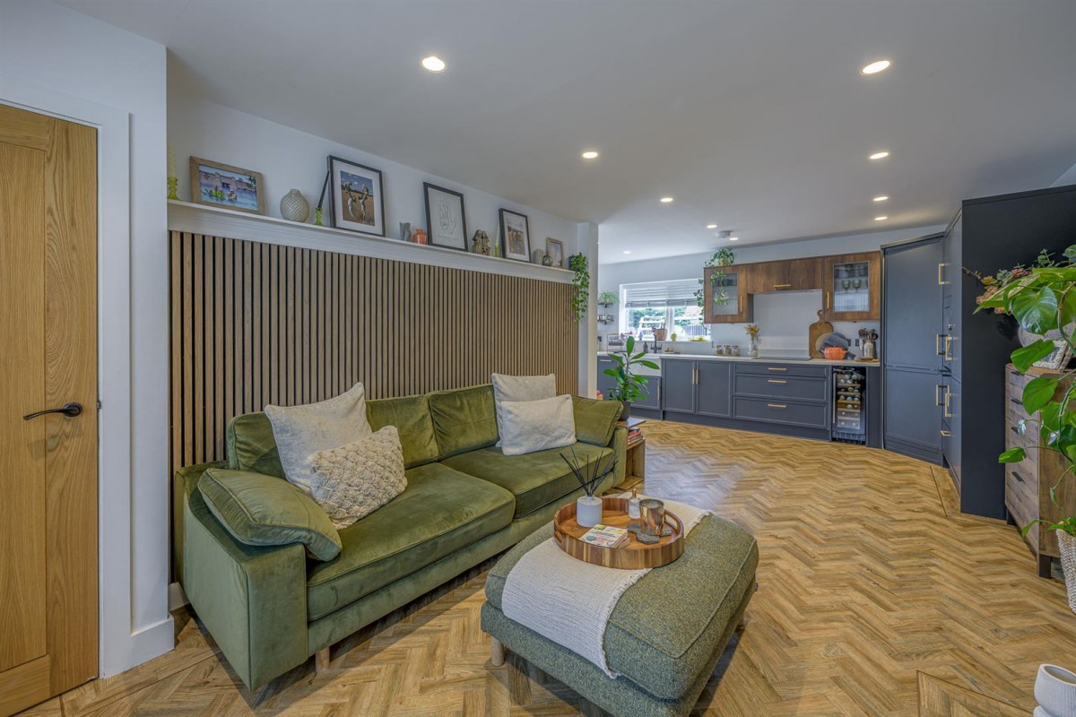 Honeytree Close, Kingswinford, DY6 8NY