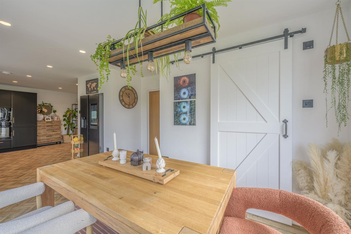 Honeytree Close, Kingswinford, DY6 8NY