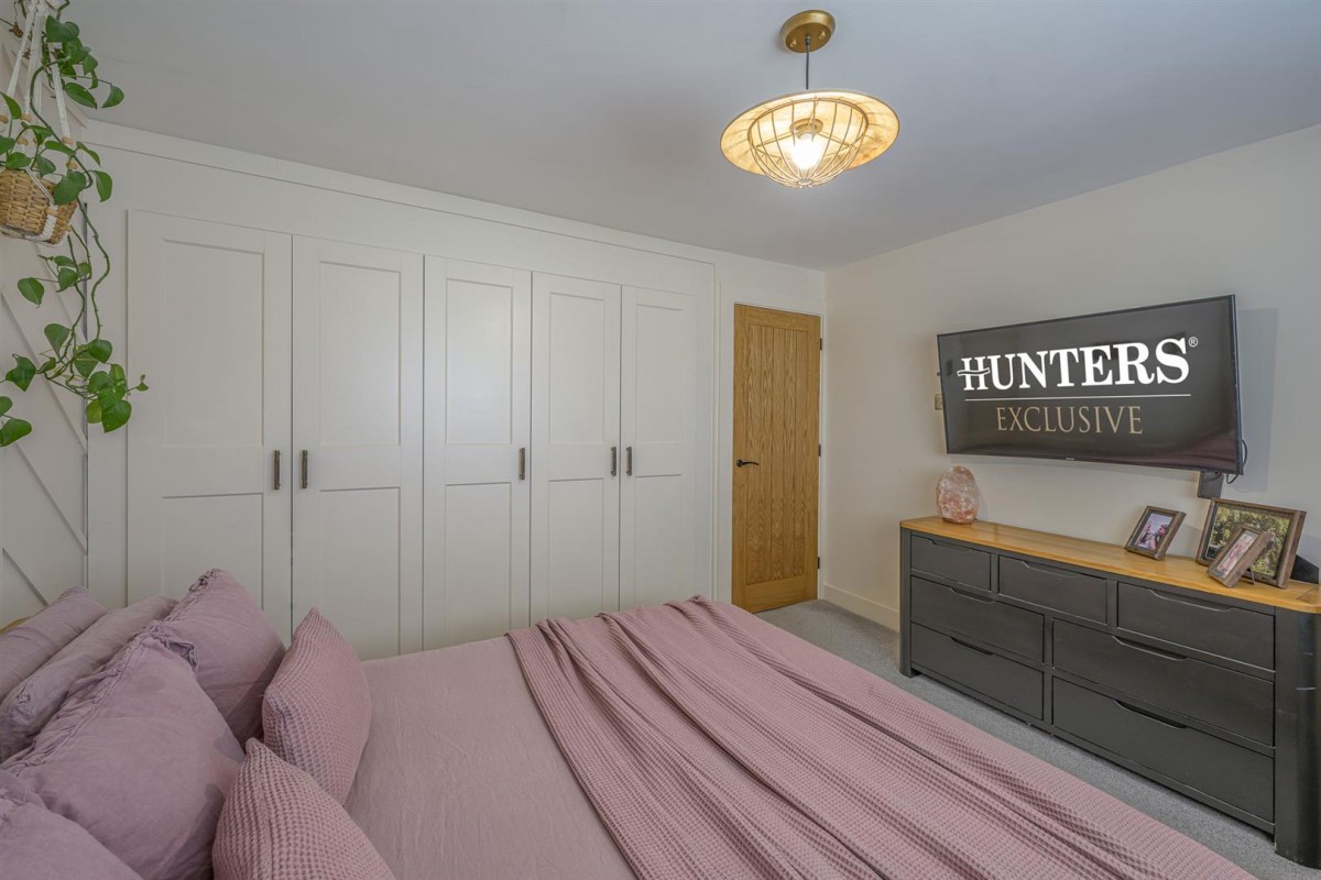 Honeytree Close, Kingswinford, DY6 8NY