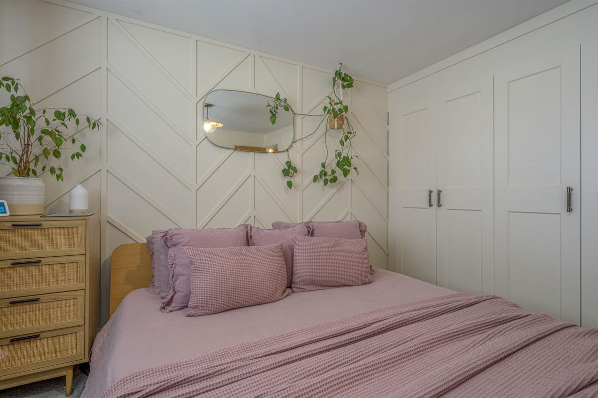 Honeytree Close, Kingswinford, DY6 8NY