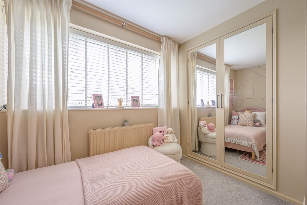 Honeytree Close, Kingswinford, DY6 8NY