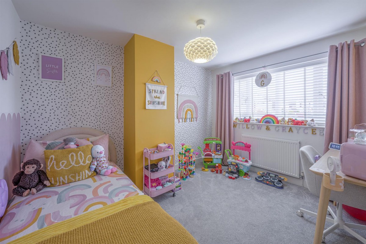 Honeytree Close, Kingswinford, DY6 8NY