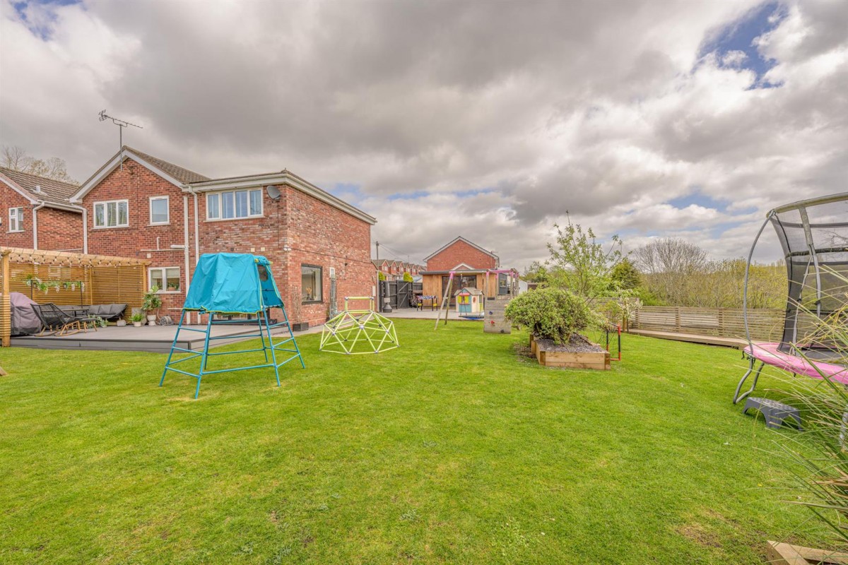 Honeytree Close, Kingswinford, DY6 8NY