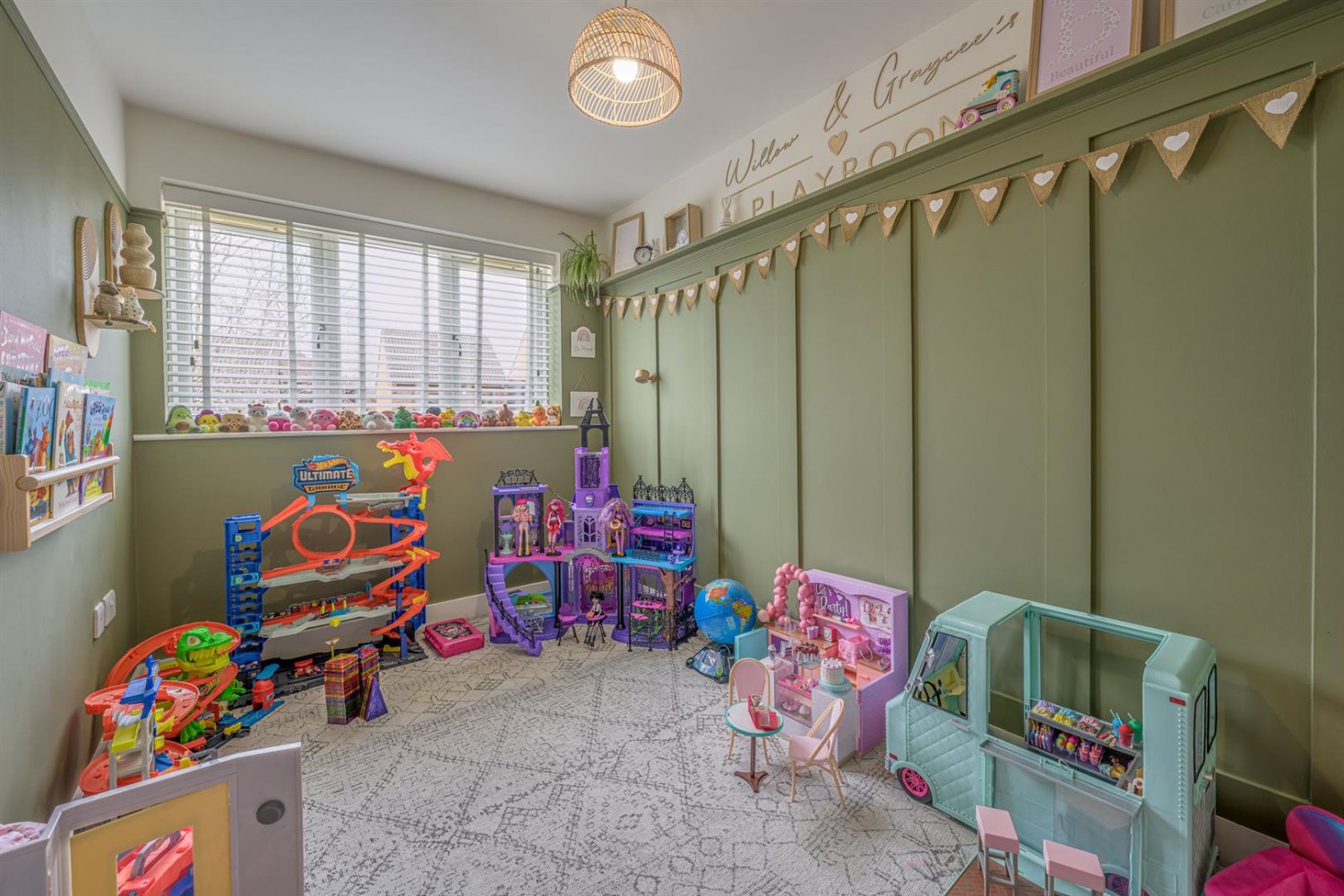 Honeytree Close, Kingswinford, DY6 8NY