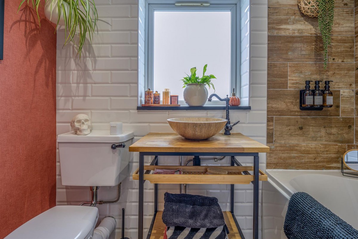 Honeytree Close, Kingswinford, DY6 8NY