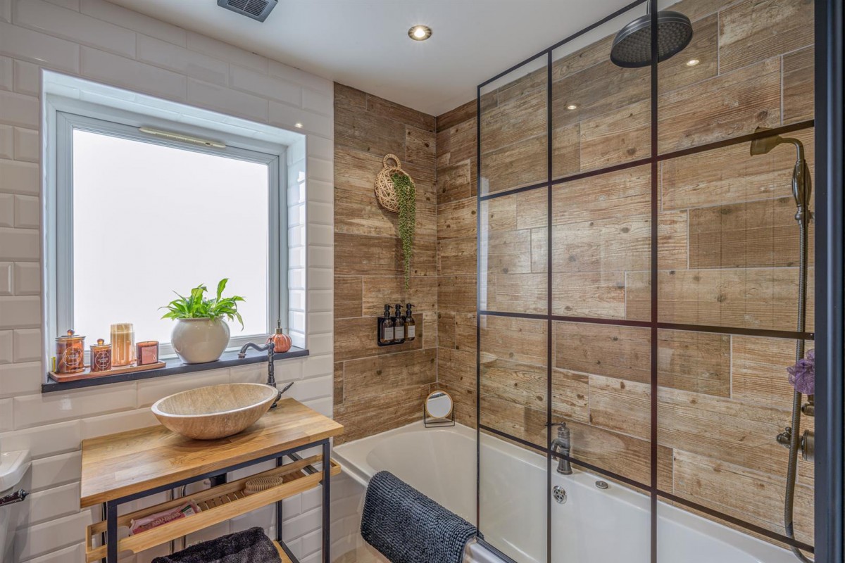 Honeytree Close, Kingswinford, DY6 8NY