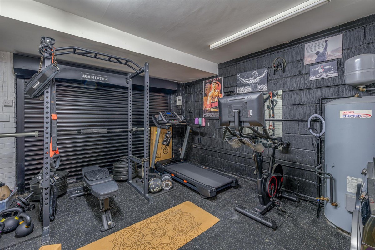 Honeytree Close, Kingswinford, DY6 8NY