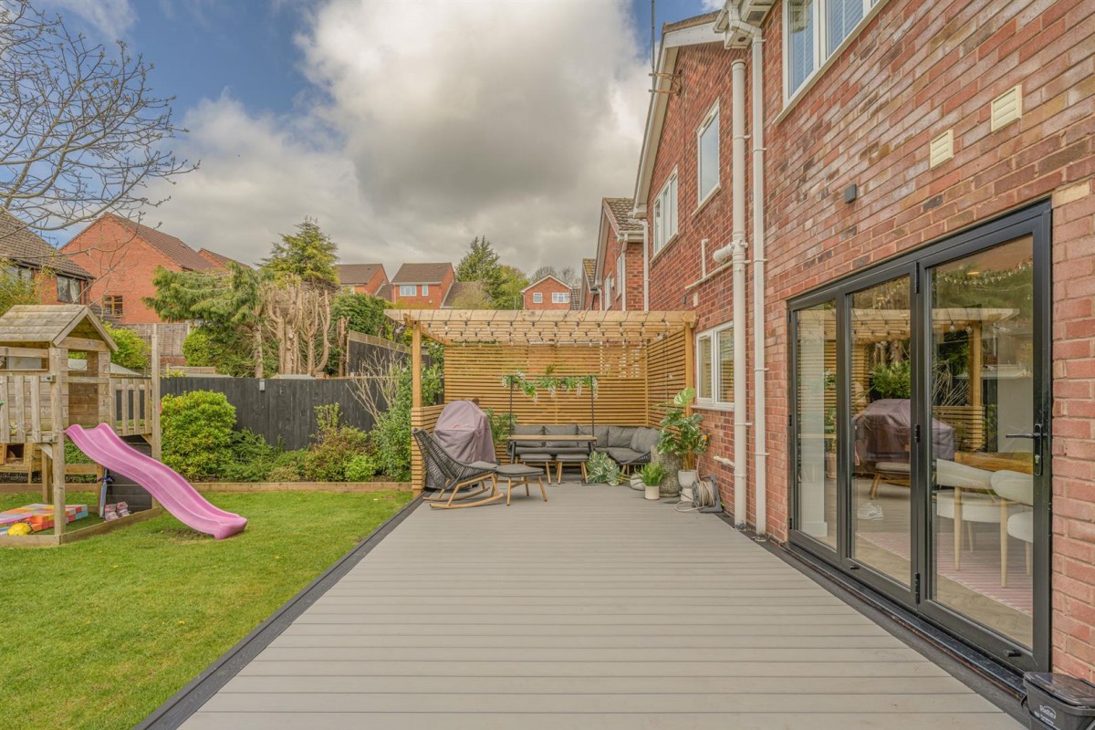 Honeytree Close, Kingswinford, DY6 8NY