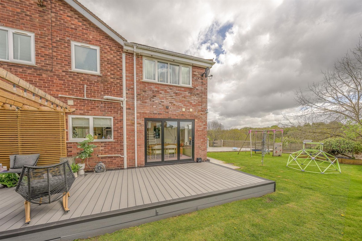 Honeytree Close, Kingswinford, DY6 8NY