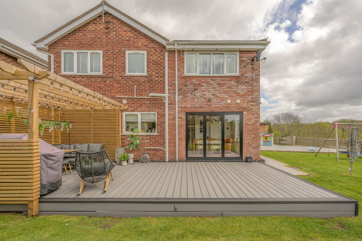 Honeytree Close, Kingswinford, DY6 8NY