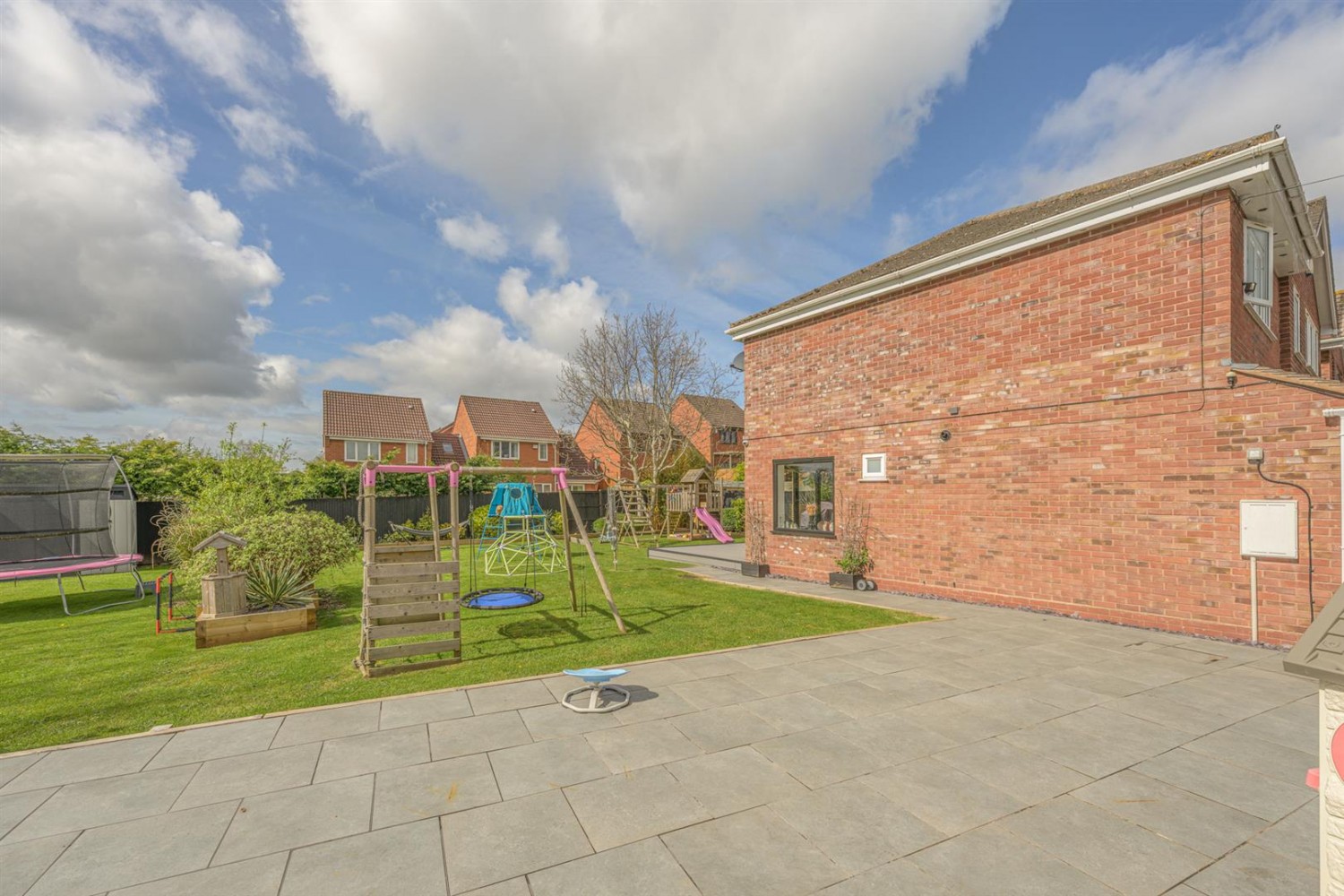 Honeytree Close, Kingswinford, DY6 8NY