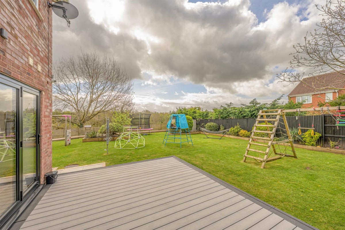 Honeytree Close, Kingswinford, DY6 8NY