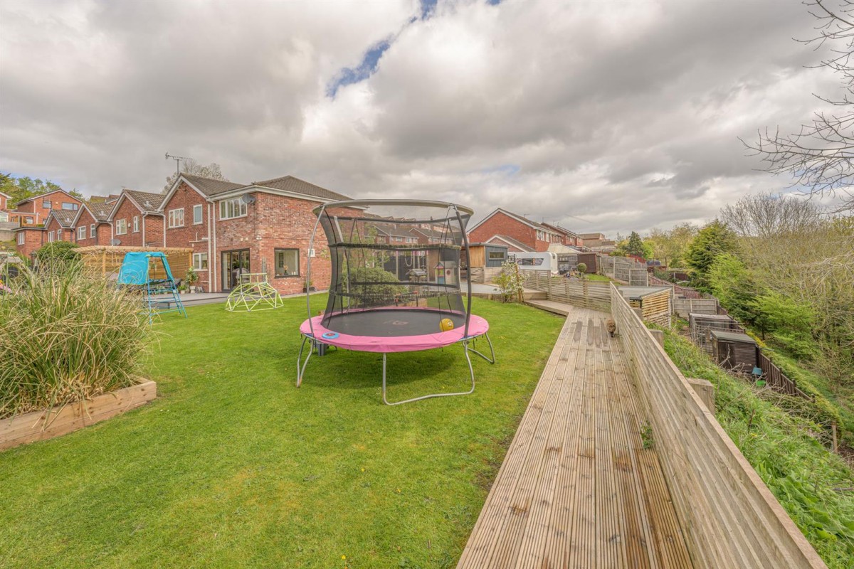 Honeytree Close, Kingswinford, DY6 8NY