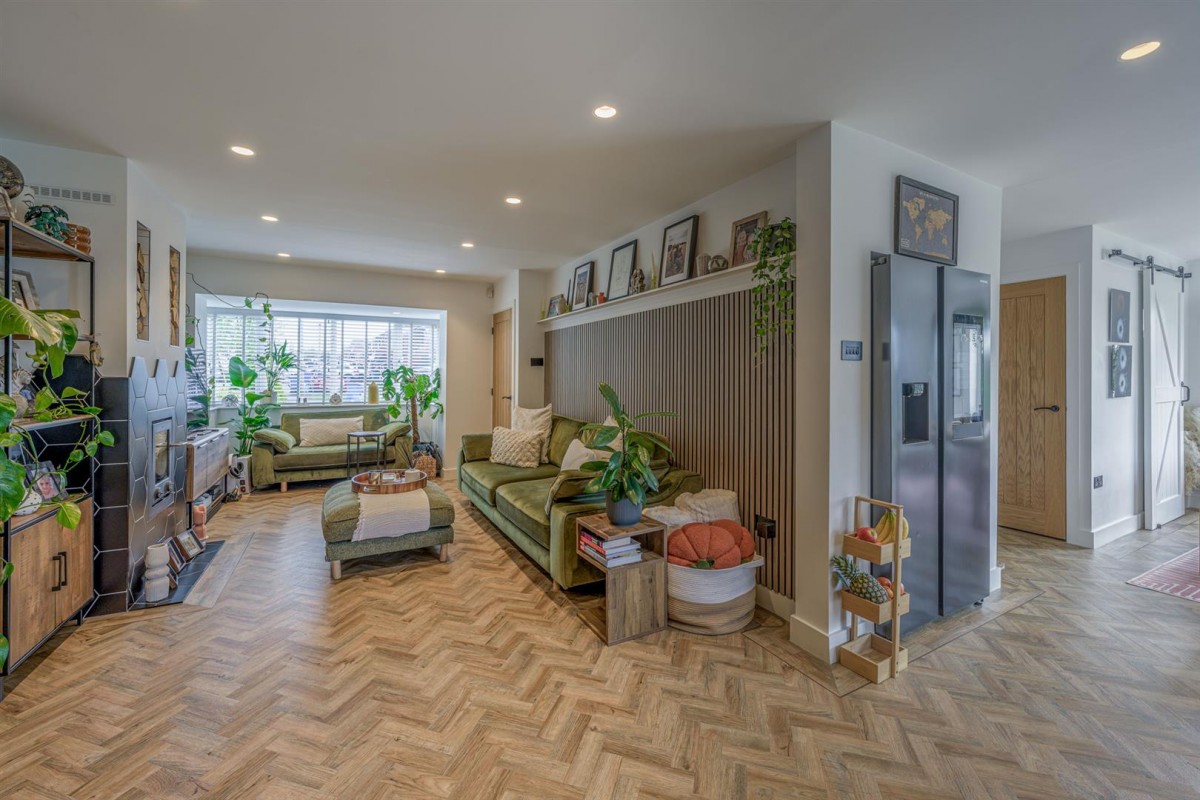 Honeytree Close, Kingswinford, DY6 8NY