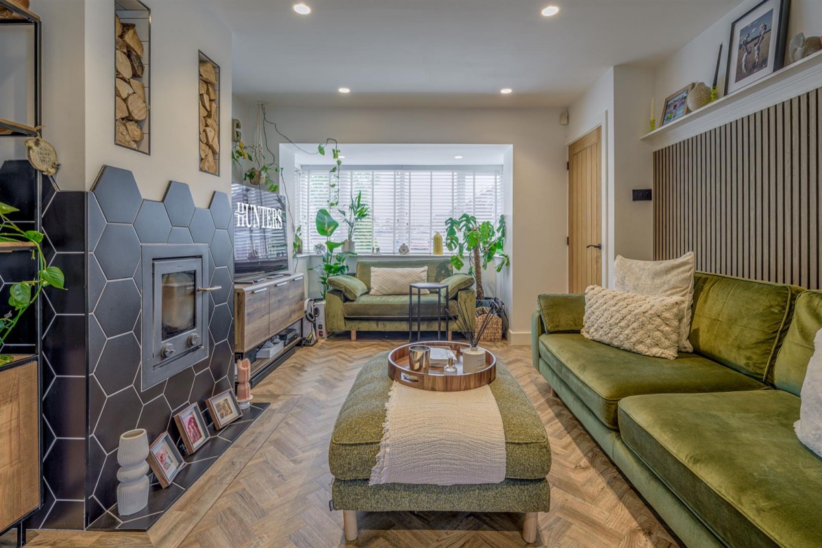 Honeytree Close, Kingswinford, DY6 8NY