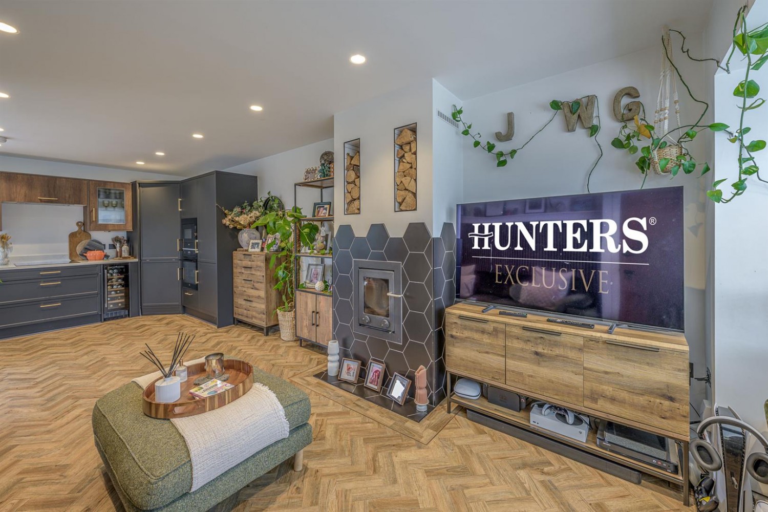 Honeytree Close, Kingswinford, DY6 8NY