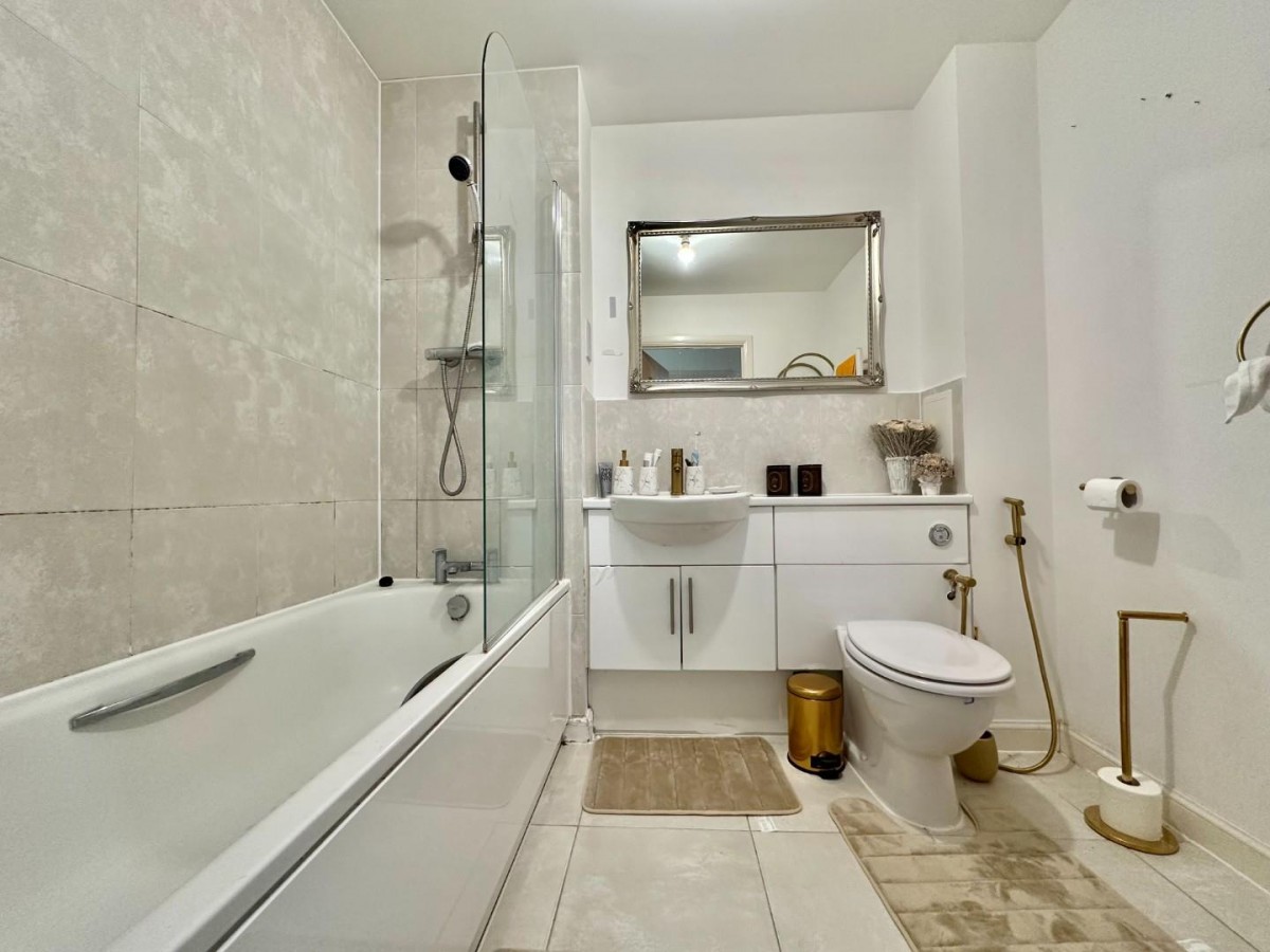 Spa House, Varcoe Gardens, Hayes, UB3 2FH