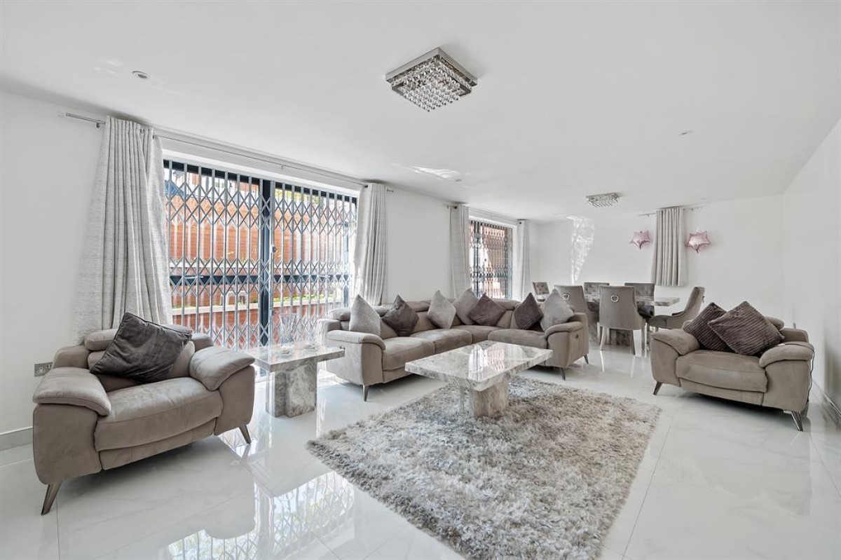 Mapesbury Road, London, NW2